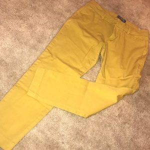 Old Navy Pixie Pant Mustard yellow size 6